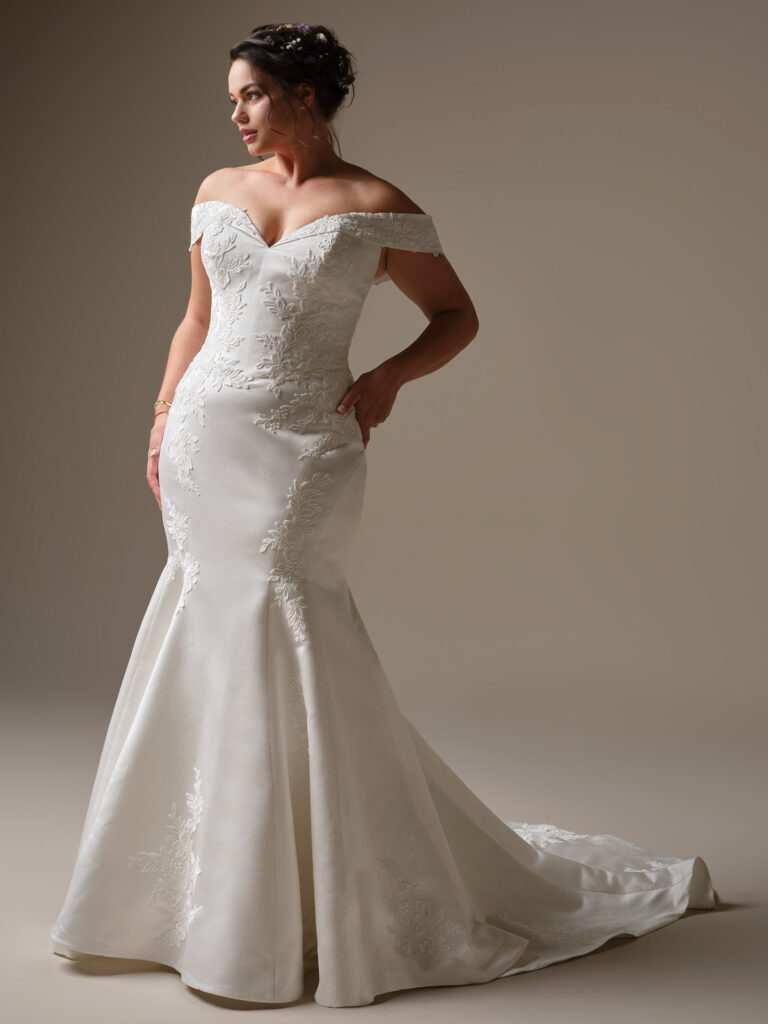 Rebecca-Ingram-Miley-Fit-and-Flare-Wedding-Dress-26RS440A01-Alt70-IV002-Curve